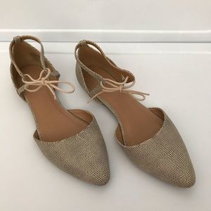 Gap flats with ties